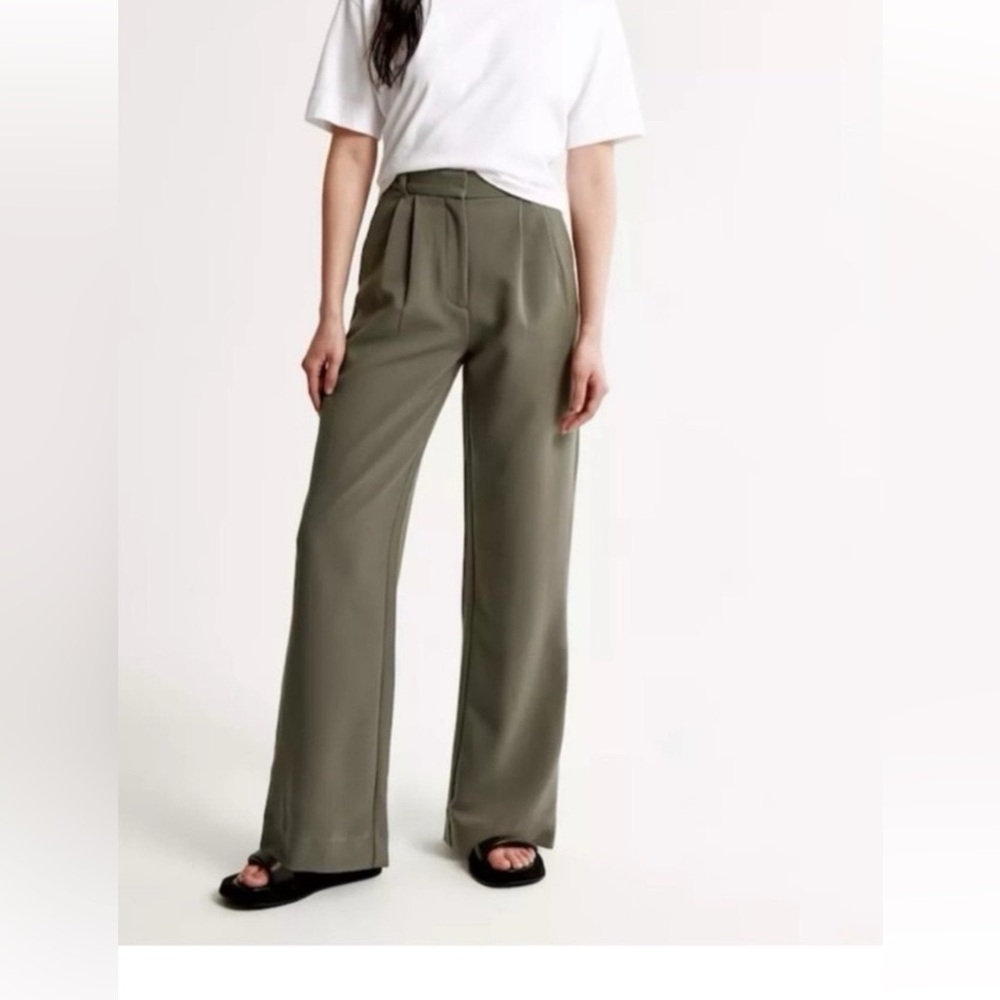 Abercrombie Sloane Trousers in Olive size 25